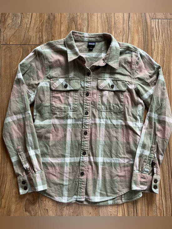 Patagonia Tops - Patagonia cotton flannel shirt